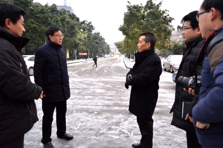 长江大学文理学院朱业宏书记来我院检查冰雪天气学生安全工作