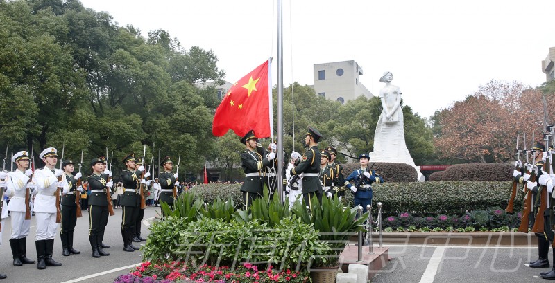 江西师范大学举行2018年元旦升旗仪式