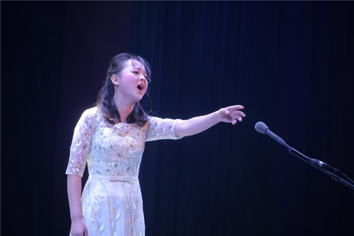 2016级音乐教育1班彭欣同学演唱《放风筝》