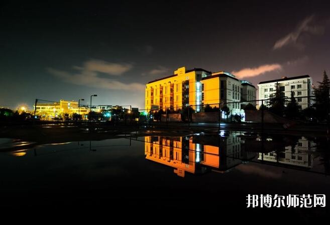 云南大学滇池师范学院国家旅游度假区校区是几本