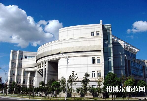 中南财经政法师范大学南湖校区是几本