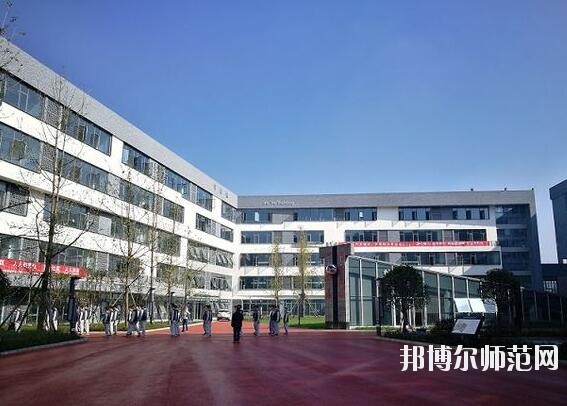 成都青苏职业幼儿师范中专学校宿舍条件