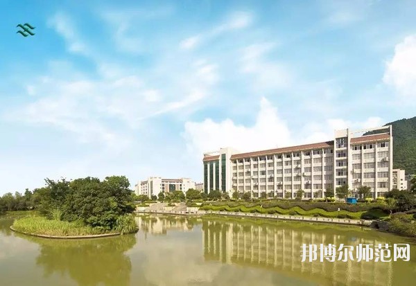 学校