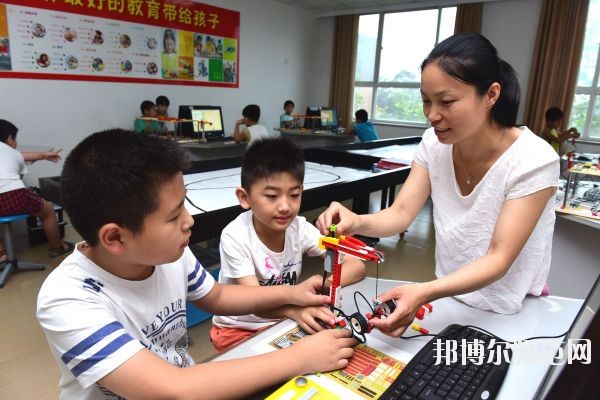 四川初中生可以学幼师学校吗