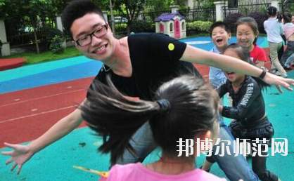 广西2020年男生读幼师学校学什么好