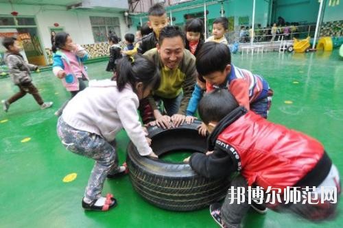 成都2020年男生学什么幼师学校好