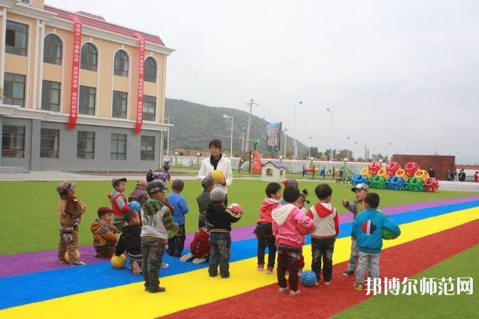 武汉2020年男生读幼师学校学什么好