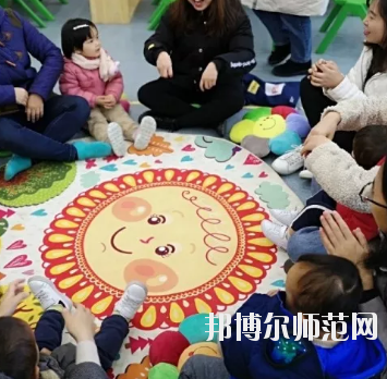 郑州2020年女生在幼师学校学什么好