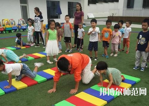 遵义2020年男生读幼师学校有前途吗