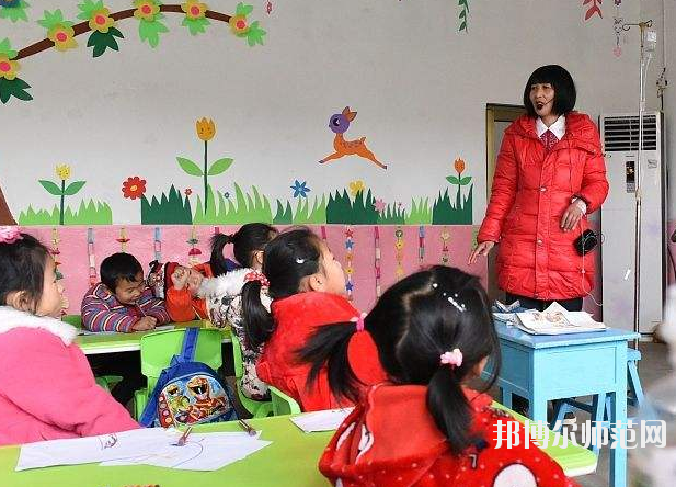 白银2020年男生学什么幼师学校好