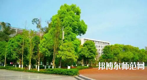 重庆市九龙坡幼师职业教育中心怎么样、好不好。
