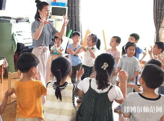 重庆2022年学前教育学校干什么的